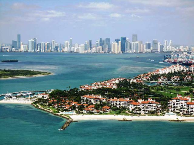 FOTO 10 | 1. Fisher Island, Florida. Sabemos que esta no es una ciudad sino una isla al sur de Miami Beach. Sin embargo, vamos a mantener la mente abierta: lo que fue una vez el refugio privado de la familia Vanderbilt ahora es el código postal más rico de los Estados Unidos.