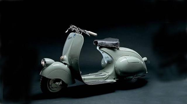 Enrico Piaggio, hijo del fundador, y el ingeniero aeronáutico Corradino D'Ascanio empiezan a trabajar en un vehículo de dos ruedas con dos premisas: bajo costo y destinado a las masas. El primer prototipo (MP5), de 1943, no colmaban las expectativas 