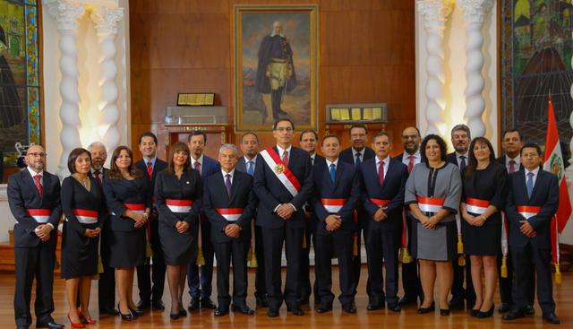 El Gabinete Ministerial presidido por César Villanueva tomó juramento ante el mandatario Martín Vizcarra el 2 de abril del 2018. (Foto: @MartinVizcarraC)