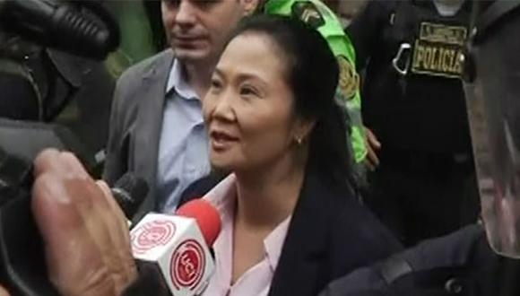 Keiko Fujimori decidió asistir a audiencia de prisión preventiva, pese a que no estaba citada. (Foto: TV Perú)