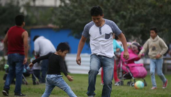 Congresista Nieves Limachi presentó iniciativa que propone que los padres también puedan inscribir a sus hijos con sus apellidos. (Foto: Andina)