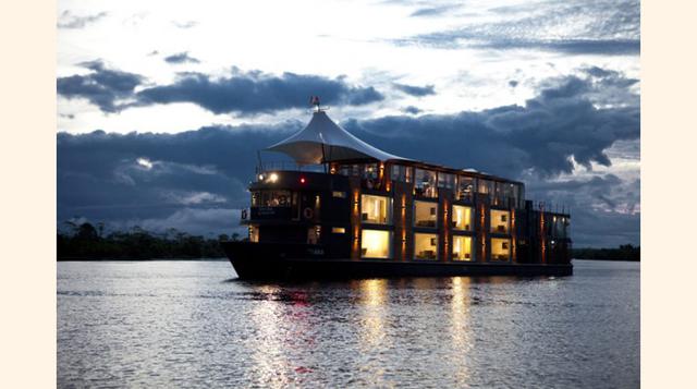 AMAZONAS. Un precioso edificio flotante. Así podría describirse el Aria Amazon de Aqua Expeditions, diseñado por el aclamado arquitecto Jordi Puig y que ejerce de inmejorable mirador en movimiento a través del Amazonas peruano. En sus 45 metros de eslora 