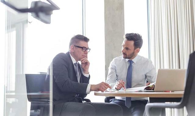 Meterse en faena. Tras seguir los pasos anteriores, decides finalmente que convocar una reunión es la opción más acertada. ¿Qué debes hacer?. Determina cuál va a ser el orden del día. “Es decir, qué es lo que quieres tratar y qué personas se hacen indispe