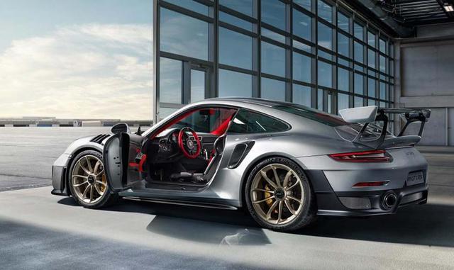 FOTO 7 | El 23 de octubre la casa de subastas Simon de Pury encabezará una subasta en vivo para fines de caridad de un Porsche 911 GT2 RS 2018 en el restaurant Cipriani en Nueva York.