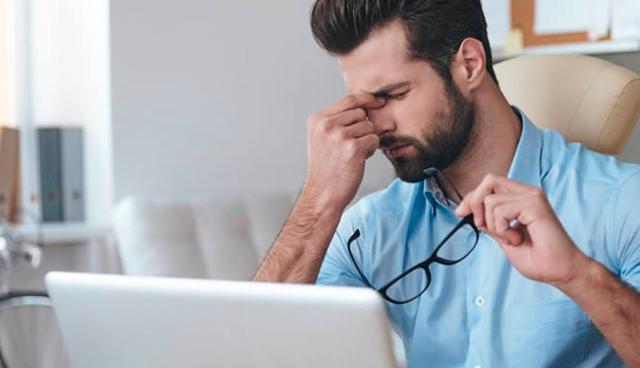 FOTO 5 | 5. “Me sorprendió / confundió…”
Cuando escuchas o lees esto, puedes darte cuenta que la persona está disfrazando una crítica o simplemente está inconforme al no estar al frente. Jennifer Winter mencionó en The Muse que tenía una compañera que utilizaba mucho este tipo de frases para “suavizar su crítica”. Esto hizo que Winter empezará a ignorar todos sus comentarios.