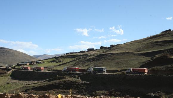13 DE NOVIEMBRE DE 2016

PROYECTO MINERO LAS BAMBAS
Las Bambas es una mina de cobre de gran envergadura
Las Bambas está a cargo del consorcio constituido por las empresas: MMG, Guoxin International Investment.
El Distrito de Challhuahuacho es uno de los 6 distritos de la Provincia de Cotabambas ubicada en el departamento de Apurímac, bajo la administración del Gobierno regional de Apurímac, en el sur del Perú.2 El proyecto minero Las Bambas se ubica a dos kilómetros de la ciudad que ha triplicado su población en menos de 10 años.

FOTO : ROLLY REYNA / EL COMERCIO PERU

