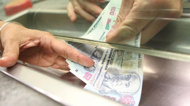 El impuesto anual obtenido, luego de aplicar la escala, se fraccionará de la siguiente manera:  ·         En los meses de setiembre a noviembre, al impuesto anual se descuentan las retenciones efectuadas de enero a agosto y el resultado se divide entre cu