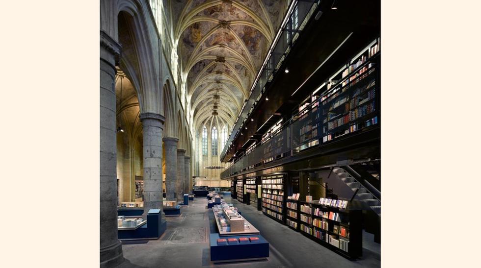 Librería Selexyz Dominicanen, en Maastricht, Considerada como una de las librerías más bonitas del mundo. Su inmensa tienda es visitada por unos 700,000 personas cada año.