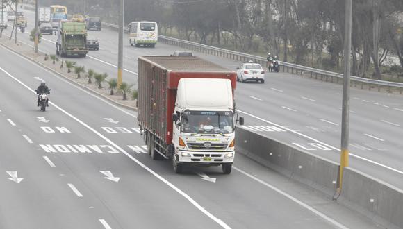 Los conductores de los camiones difícilmente pueden acceder a los alimentos que requieren durante su jornada. (Foto: Piko Tamashiro / GEC)