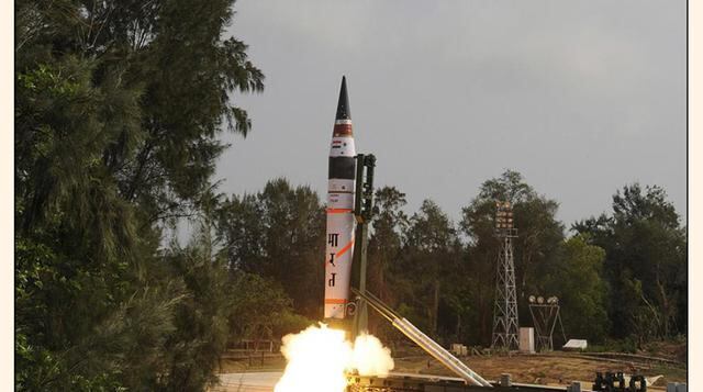 #7 India: Este país se ha autoproclamado como un Estado con armas nucleares. Nueva Delhi cuenta con suficiente plutonio como para elaborar entre 100 y 120 ojivas nucleares.