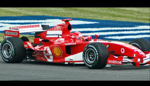 F2005 (2005)  | F2005 fue uno de los carros más discretos que Ferrari fabricó en los últimos 10 años y eso fue porque no presentaron ningún cambio novedoso. Esta monoplaza no pudo brillar, además, porque tuvo competencia con McLaren y Renault. (Wikipedia)