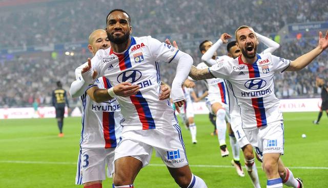 FOTO 4 | Olympique de Lyon es vestido por Adidas.