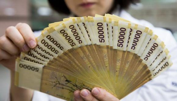 Tener que cambiar el won por dólares antes de cambiarlo a otras monedas como el euro y el yen aumenta los costos para las compañías coreanas y complica los negocios.