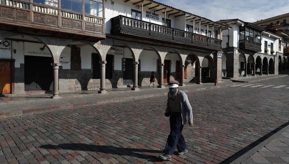 Antes de la pandemia, el centro histórico de Cusco, considerado el “ombligo del mundo”, era una vorágine de turistas llegados de todas partes del planeta que recorrían sus estrechas calles entre finos muros incas y señoriales casas de la época colonial, en una mixtura de estilos única. (EFE)