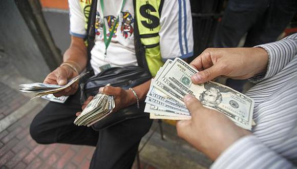 El dólar se vendía a S/3.390 en las casas de cambio y calles de la capital. (Foto: GEC)