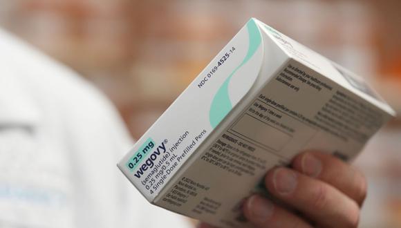 Un farmacéutico sostiene una caja de semaglutida de la marca Novo Nordisk A/S Wegovy preparada en una farmacia en Provo, Utah, EE.UU., el lunes 27 de noviembre de 2023. Fotógrafo: George Frey/Bloomberg