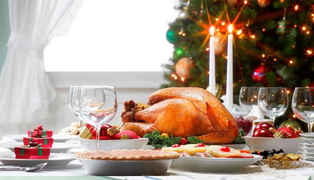 FOTO 5 | 5. Programar un festejo inclusivo

Cada vez más las organizaciones conviven no sólo con distintasSi te encargas de organizaciones internas, e incluso a nivel familiar, debes tener en cuenta a las parejas de los colaboradores si hay festejos abiertos, alimentación adecuada para personas con dietas especiales, alergias y todo tipo de cuestiones especiales. Recuerda también considerar a las personas que pasarán las fiestas trabajando: ellos también merecen celebrar.