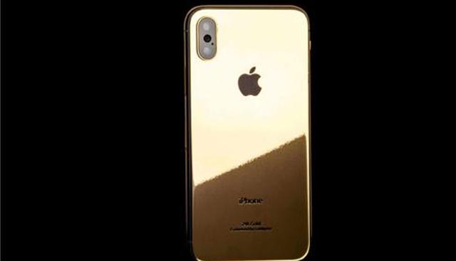 FOTO 4 | iPhone de oro. Apple es la casa tecnológica de cabecera de jeques y millonarios, y su elemento favorito es el oro. Los dispositivos de los jeques suelen estár cubiertos de oro.

También es su complemento favorito en moda, visten desde zapatos con ementos de este metal precioso hasta gafas de sol de oro, la tendencia con más peso en los Beach Club. En donde los remates en este material se encuentran desde las toallas a los bañadores. Algunos de los jeques más ostentosos llegaron a cubrir sus coches de lujo con oro.