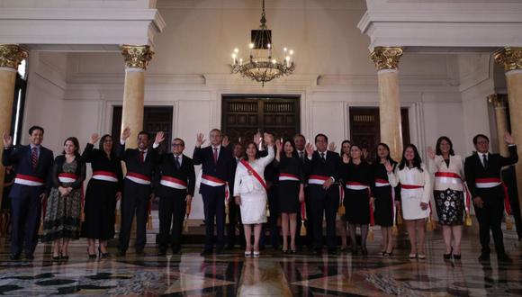 La presidenta de la república, 
Dina Boluarte, tomó juramento a Pedro Angulo como nuevo presidente del Consejo de Ministros, en ceremonia realizada en Palacio de Gobierno. (Foto: Twitter / @pcmperu)