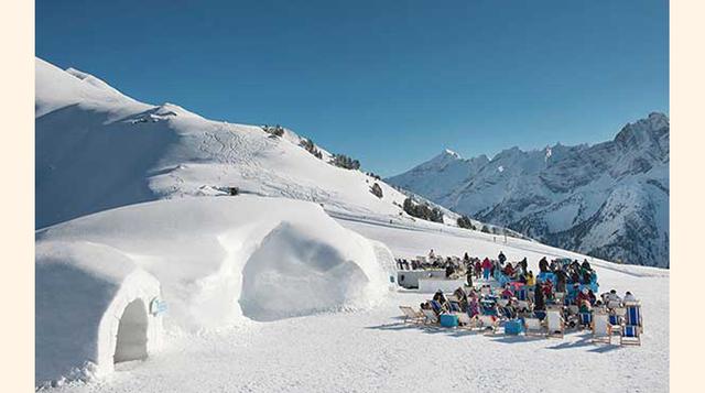 White Lounge Igloo Hotel, en Mayrhofen, Austria. Es un excelente lugar para unas vacaciones de aventura. Si bien posee todas las practicidades de un iglú, brinda una sensación de hotel de lujo y aventura. El programa incluye fondue con la vista de los Alp