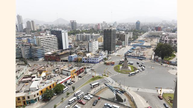 44.7 Perú. Es el duodécimo país más desigual de América Latina con un índice de 44.7. Las tasas de crecimiento económico del país en los últimos años están entre las más altas de la región, así como las más bajas tasas de inflación. Según el Banco Central