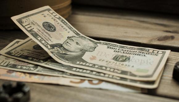 Dependiendo de la rareza, año o características especiales, el billete de 10 dólares puede valer cientos de miles (Foto: Pexels)