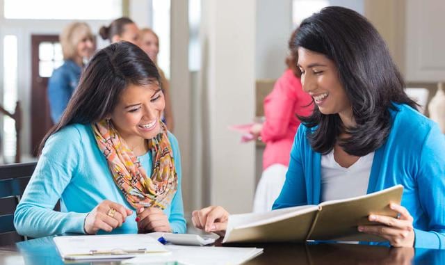 Explora si eres bueno en alguna actividad que te agrade y de la cual puedas obtener un provecho económico. Haz ensayos de bajo costo, que no te impacten por si las cosas no salen del todo bien. Para cuando se sepa que el despido es inminente: Si lo que de