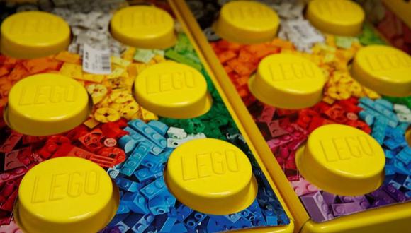 Lego se había comprometido anteriormente a sustituir los bloques de plástico derivados del petróleo por otros fabricados con materiales sostenibles para finales de la década. (Foto: REUTERS)