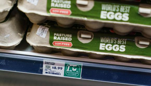 Se ven cartones de huevos en Whole Foods Market el 14 de octubre de 2022 en Atlanta, Georgia. (Foto de Elijah Nouvelage / AFP)