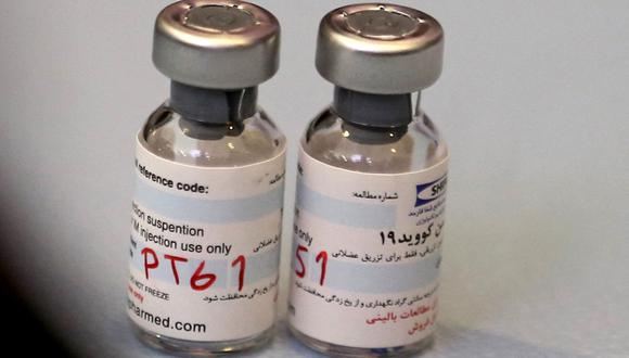 Una imagen muestra viales de la vacuna iraní contra el COVID-19 durante el inicio de la segunda fase de ensayos en la capital, el pasado 15 de marzo de 2021. (Foto de ATTA KENARE / AFP).