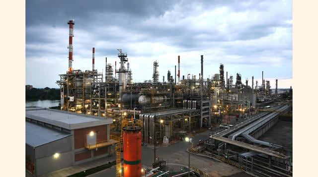 Colombia. La refinería de Cartagena (Reficar) está en el ojo de la tormenta luego que un informe de la Contraloría colombiana detectó sobrecostos en el proyecto, el cual demandará una inversión de US$ 8,016 millones, con los cuales su capacidad de procesa