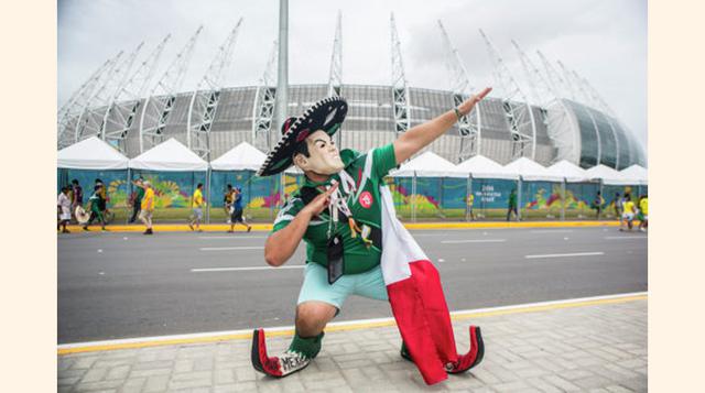 Aficionado mexicano vestido de charro en el partido Brasil-México (Foto: Getty)
