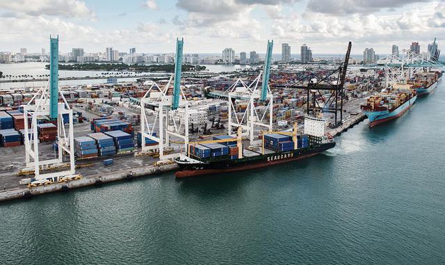 FOTO 1 | El Puerto de Miami mueve 7.42 millones de toneladas de carga al año y cuenta con 13 grúas pórtico de muelle, incluyendo 6 Súper Post-Panamax.