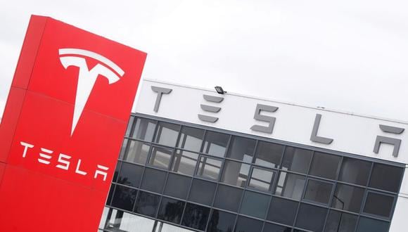 “Tesla tiene mucha más demanda que producción, por lo tanto, solo venderemos autos a Hertz por el mismo margen que a los consumidores”, señaló Musk. (Foto: REUTERS/Matthew Childs)