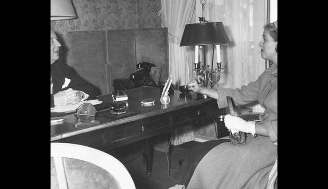 FOTO 10 | Salga fuera de su zona de confort. El diseñador confesaba que la idea de tener que acudir a Dallas para recibir un Oscar for Couture no le hacía mucha gracia. Sin embargo sabía que los americanos eran sus clientes más importantes. Finalmente aceptó conocer a la mujer americana.