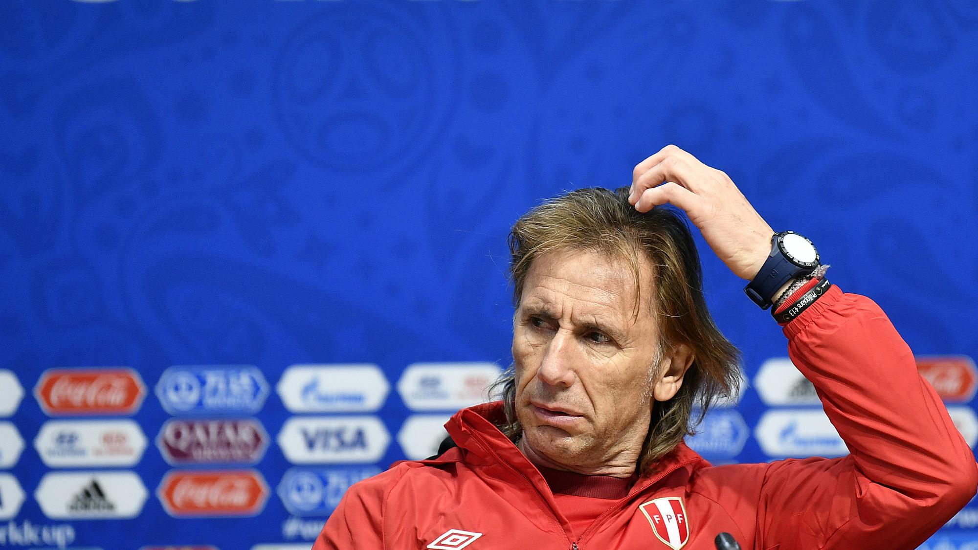La conferencia de prensa que brindó Ricardo Gareca dejó dudas sobre la titularidad de Paolo Guerrero frente a Dinamarca. (Foto: AP)