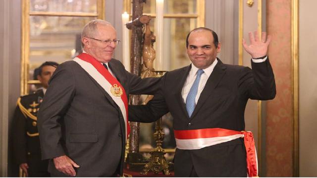 Jueves 22. Tras la salida de Alfredo Thorne de la cartera de Economía y Finanzas, luego que el Congreso no le otorgará Cuestión de Confianza, el presidente de la República, Pedro Pablo Kuczynski, nombró en la cartera de Economía y Finanzas al actual presi