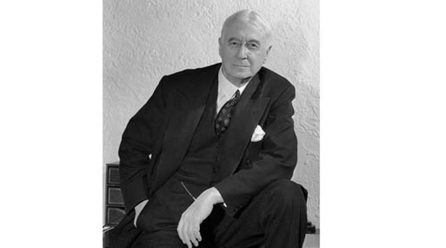 Vota al hombre que promete menos, será el menos decepcionante. Bernard Baruch (1870–1965) financiero estadounidense.