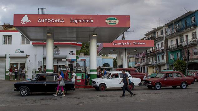 Cuba genera el 60% del petróleo que consume, el resto lo consigue de Venezuela, su principal socio comercial, mediante créditos blandos. (Foto: AP)