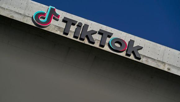 El logo de TikTok en su sede de California