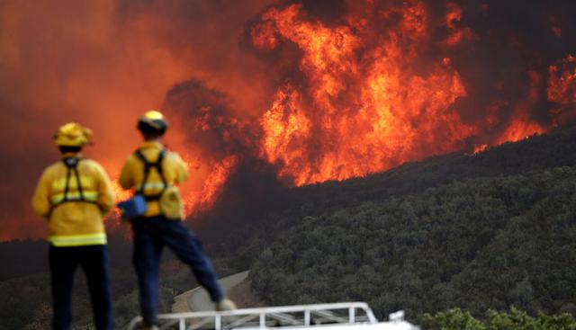 Sequías, inundaciones, incendios, olas de calor, tifones y huracanes fueron considerados en el informe "Contando el coste: un año de colapso climático". (Foto: EFE)