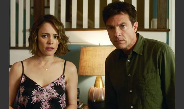 FOTO 12 | En sexto lugar se ubicó el thriller comedia "Game Night" (Juego de noche), de la Warner Bros. al recaudar US$ 5.6 millones. La película, protagonizada por Jason Bateman y Rachel McAdams, cuenta la historia de seis amigos que se juntan en busca de cerveza y juegos y se topan con un juego de realidad en el que las vidas acaban peligrando.