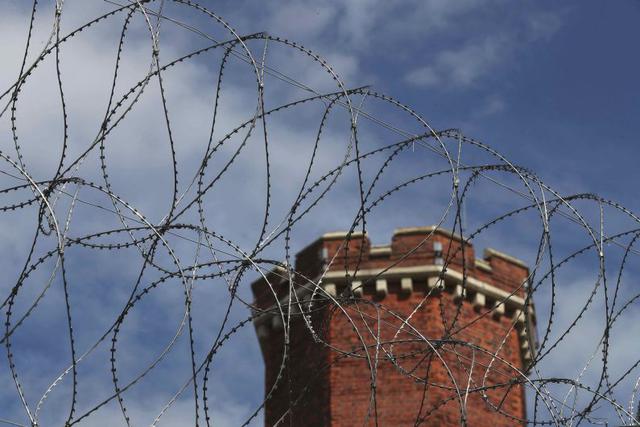 Abierta por primera vez al público, la cárcel llevaba tres años cerrada. Pero el alambre de espino sigue estando ahí, como las minúsculas celdas, inauguradas en 1844 pero que siguen provocando escalofríos.