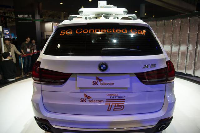 Ericsson, SK telecom y BMW unieron fuerzas para producir este vehículo conectado con tecnología 5G. (Foto: AFP)