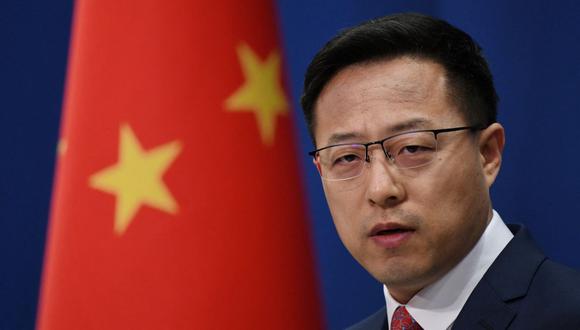 El portavoz del Ministerio de Relaciones Exteriores de China, Zhao Lijian, responde una pregunta en la rueda de prensa diaria en Beijing el 8 de abril de 2020. (Foto de GREG BAKER / AFP)