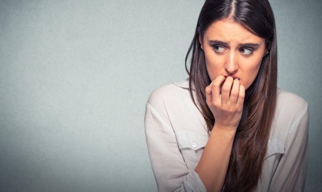 FOTO 3 | 3. El miedo es la fuente no. 1 del arrepentimiento

Al final de la vida, se lamentan más las oportunidades perdidas que los fracasos. No temas correr riesgos.

Muchas veces escuchamos a la gente decir “¿Qué es lo peor que te podría pasar? ¿Morirte?”. Sin embargo, no es el peor escenario posible. Lo más terrible que podría suceder es que te dejes morir por dentro y ya no vivir, solo existir.