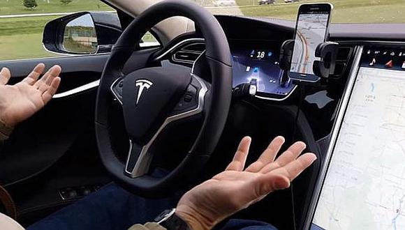 Tesla cobra a sus clientes hasta US$ 10,000 por funciones avanzadas de ayuda al conductor, como el cambio de carril, con la promesa de acabar ofreciendo la capacidad de conducción autónoma a sus autos usando únicamente cámaras y software avanzado. (Foto: Difusión)