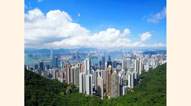 Peak Road, The Peak, Hong Kong. Precio promedio: US$ 114,000 por metro cuadrado. Esta calle se hace con el primer puesto del ranking después de que cerrara la venta de la propiedad en el número 75 por HK$5,100 millones, la mayor transacción en la historia