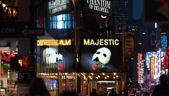 Como las demás instituciones culturales de Nueva York, el famoso distrito de teatros de la ciudad cerró sus puertas a mediados de marzo, cuando la Gran Manzana se convirtió en el epicentro nacional de la pandemia. (Foto: AFP)