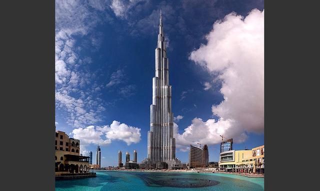 FOTO 11 | La estructura, que es más baja que el Burj Khalifa de 828 metros de altura de Dubái, agrega 2,37 millones de pies cuadrados de oficinas a Shanghái y puede albergar a 34,767 personas.